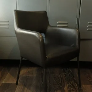 Kavel 84 stoel Dora