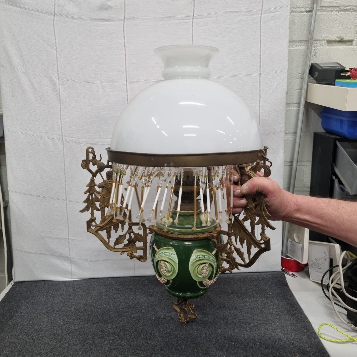 Spectaculaire Antieke Hanglamp – Groen Keramiek, Opaalglas & Art Deco Metaalwerk!